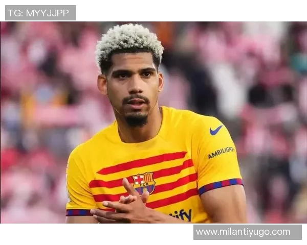 阿劳霍争议判罚引发VAR对话揭示未碰球导致点球判罚真相